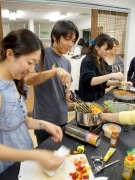 石川町「カドベヤ」で出会いと料理の参加型イベント-Cookwalker