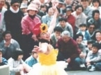 「闇市」精神がルーツ？横浜の一大イベント「野毛大道芸」事情