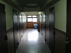 「第二港館」の廊下