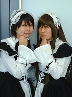 「ゴスロリメイド」のコスプレをしていた2人組