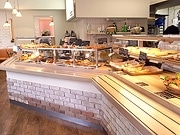 フルドール、幟町にイートイン・カフェを備えたベーカリー店