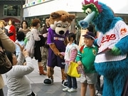 「サンフレッチェ広島」×「広島東洋カープ」コラボで試合告知