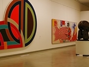 収蔵作品を「購入価格」とともに展示－現代美術館で新たな試み