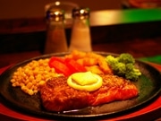 オージービーフを使用したステーキ専門店－大食いチャレンジも