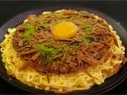 「広島風お好み焼き」にそっくりなスイーツ－そばはモンブランで表現