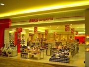 アシックスのウオーキングシューズを一堂に－広島の新SCに直営店