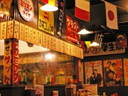 広島・袋町に昭和30年代をテーマにした居酒屋－個室は「商店街」をイメージ