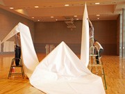 広島でギネスに挑戦、ガンダムより大きな「巨大折り鶴」