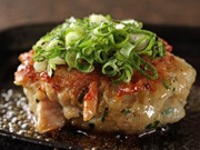 ホルモンを使った「ホルモンバーグ」－広島の焼肉店で話題に