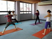 沖縄発のヨガブランド、広島・並木通りにスタジオ－男性向けクラスも