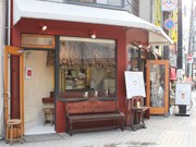 広島で創業26年のカレー店「ガリバー」、隣のバーが営業引き継ぐ