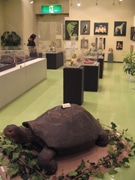 広島安佐動物公園で「リアル」な造形作品展－「絶滅」テーマに