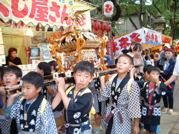 神楽坂・赤城神社で「例大祭」－フランス人参加で国際交流も