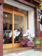 神楽坂にフードコーディネーターが手がけた風呂敷専門店