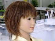 ロボット受付嬢「SAYA」も受験生を祝福－東京理科大・合格発表