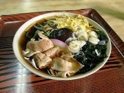 靖国神社の隠れた名物「靖国そば」－参拝者から強い人気