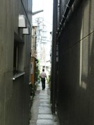 「地盤」は強くも「火災」に弱い神楽坂－「わかまつ」火災から1年
