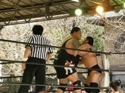 プロレスラー「曙」、奉納相撲以来8年ぶりに靖国神社でファイト