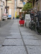 旧花街・荒木町を「石畳で電線の無い街に」－石畳オーナー募る