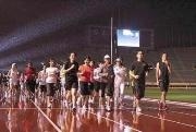 夜の国立競技場をランニング－「アディダス ランニング共和国」初企画で