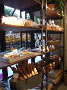 麹町カフェ、靖国神社そばにファクトリー風の2店舗目－パン工場兼ねる