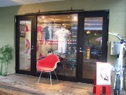 四谷の自転車カフェ「パンダーニ」が増床移転－アイテム数2倍に