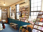 神楽坂のレコード店が仮店舗4年の営業終え、近隣に「移転」開業