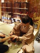 神楽坂の和コスメ店が新装・拡張－日本初「化粧品の座売り」も