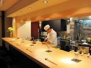 四谷荒木町にカウンター6席の日本料理店－料理はおまかせコースのみ