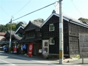 200年前の蔵を改築し3店舗が集積－昔のにぎわいを再生