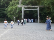 浴衣で千人が伊勢神宮外宮にお参り－今年で10回目