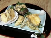 アワビ・サザエ・フグの豪華天ぷら盛り合わせ－志摩の飲食店がメニュー化
