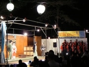 鳥羽「かたらずか歌劇団」が大爆笑公演－春を告げる例大祭で