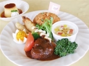「子どもの日」に大人も注文可能なお子様ランチ－伊勢のおかげ横丁で