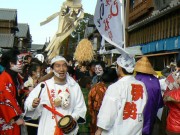 「ええじゃないか、ええじゃないか」－仮装で江戸時代の伊勢参り再現