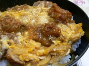 伊勢で一番人気のB級丼「からあげ丼」、映画「半月」効果で注文殺到
