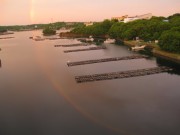 「パールの海」にレインボー、虹の架け橋が真珠をはぐくむ英虞湾の海面に