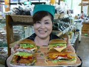 宮川のシカとアユを使ったご当地バーガー、道の駅「奥伊勢おおだい」で人気に