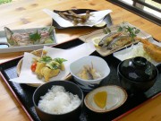 宮川の上流・アユ料理の店「清流茶屋」、猛暑の影響？9月に入っても客足衰えず