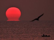 旧暦の初日の出は「ピンクのだるま」－2日連続で伊勢志摩の海から