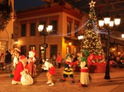 志摩スペイン村にクリスマス－高さ7メートルのビッグツリー点灯式