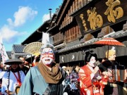 「ええじゃないか」と社会の不安を跳ね返そうと江戸幕末の伊勢参り再現