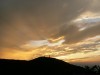 西の空は茜色に輝きとても幻想的。