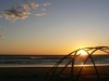 国府浜の水平線から朝日もくっきり。竹ドームの中に朝日