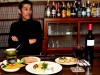 伊勢の老舗バー「Bar Recipe」カウンターと油家さん