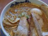 「濃炙り肉味玉入り 濃厚豚骨ラーメン」（980円）