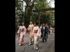 伊勢神宮外宮参道を歩く和服姿の女性たち