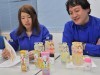 相可高校を卒業し万協製薬に入社したばかりの片岡愛さんと松浦信男社長