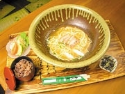 特大「常滑焼どんぶり」が話題に－オープン1カ月の八重山そば