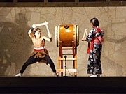 和太鼓と獅子舞の共演に大きな歓声－八丈太鼓祭り